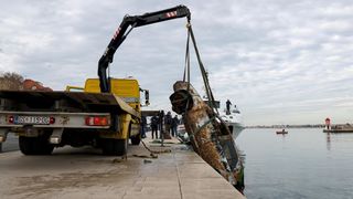 Ovaj automobil proveo je 18 godina u moru