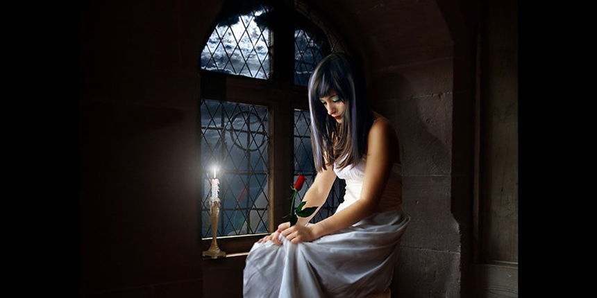 Žena koja pati, patnja, slomljeno srce Žena koja pati, patnja, slomljeno srce