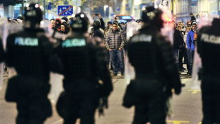 Maribor (Slovenija), 031212.
Prosvjed gradjana Maribora protiv trenutacnog gradonacelnika Franca Kanglera, osumnjicenog za umjesanost u korupciju. Prosvjed je zapoceo okupljanjem nekoliko tisuca ljudi na Trgu Slobode, a zatim se preselio ispred zgrade opc Maribor (Slovenija), 031212.
Prosvjed gradjana Maribora protiv trenutacnog gradonacelnika Franca Kanglera, osumnjicenog za umjesanost u korupciju. Prosvjed je zapoceo okupljanjem nekoliko tisuca ljudi na Trgu Slobode, a zatim se preselio ispred zgrade opc