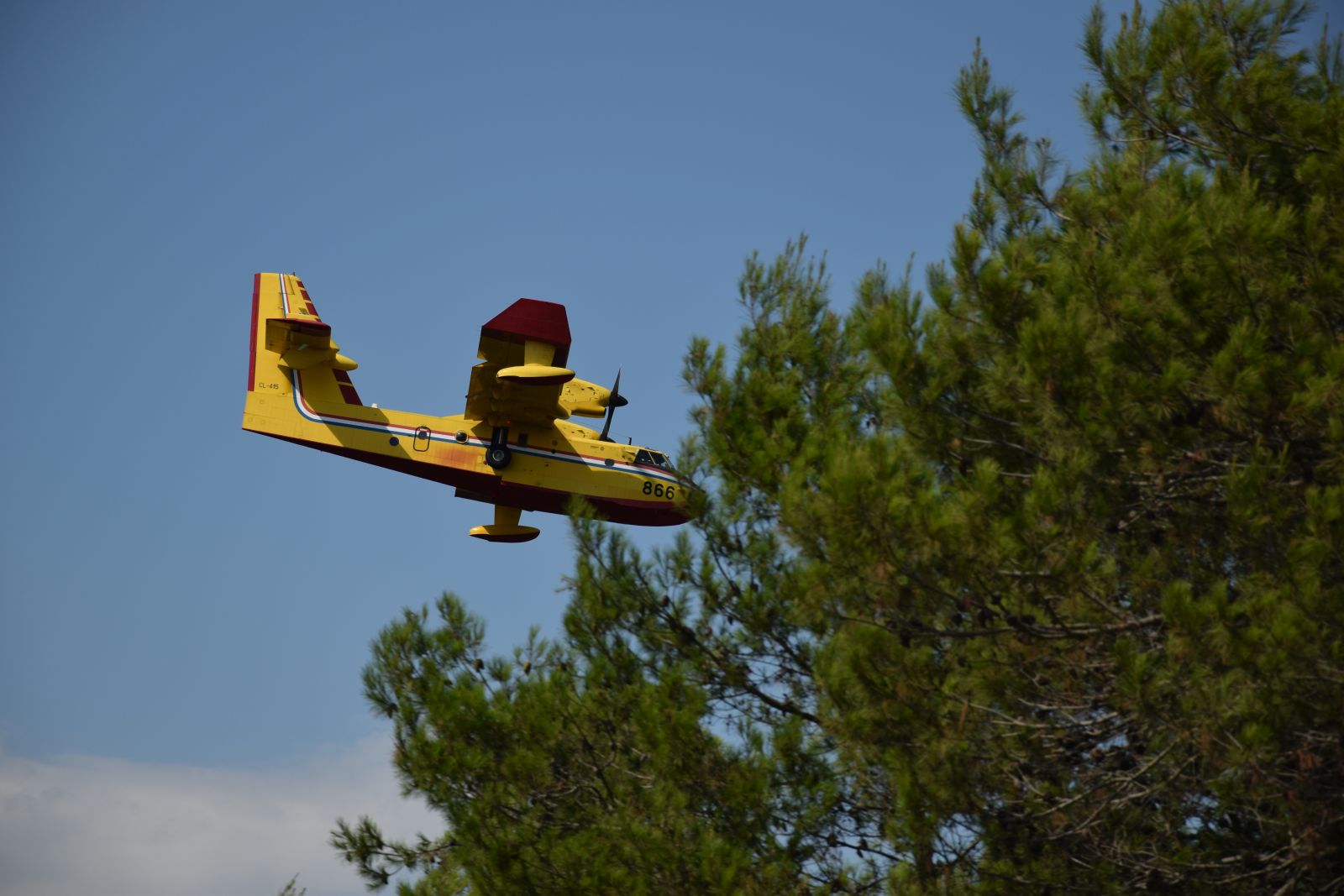 Zračne i kopnene snage gase požar kod Kožina Zračne i kopnene snage gase požar kod Kožina