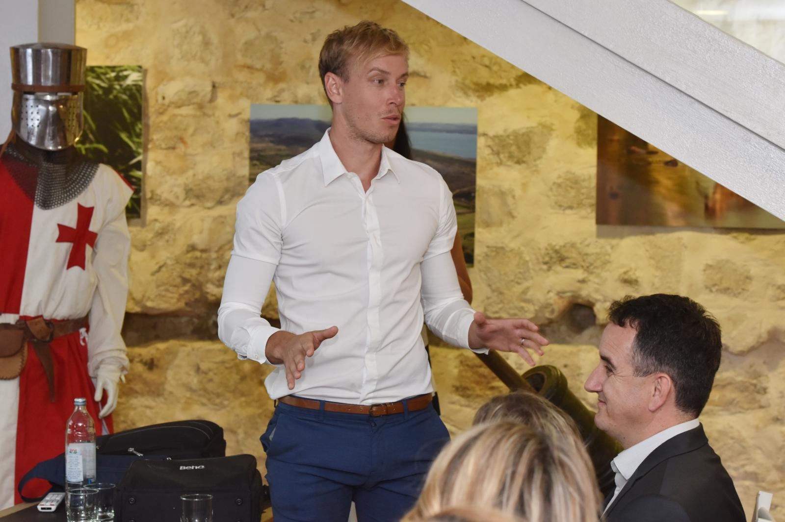 Pakoštane: Početna konferencija projekta Centar za održivi aktivni turizam Biosfera Biograd Pakoštane: Početna konferencija projekta Centar za održivi aktivni turizam Biosfera Biograd