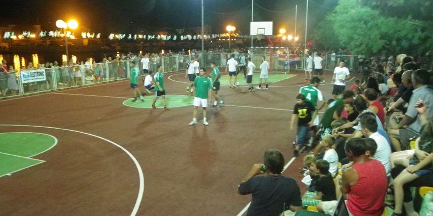 vatrometom i bakljadom za pamćenje završen 11. malonogometni turnir ”Pojonsko srce 2012”. vatrometom i bakljadom za pamćenje završen 11. malonogometni turnir ”Pojonsko srce 2012”.