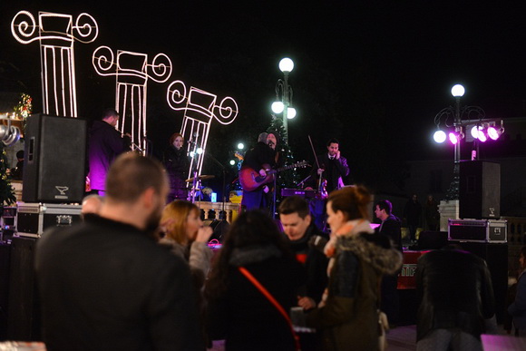 Advent u Zadru: Pavel raspjevao i rasplesao Zadrane na Trgu Petra Zoranića. Foto: Iva Perinčić Advent u Zadru: Pavel raspjevao i rasplesao Zadrane na Trgu Petra Zoranića. Foto: Iva Perinčić