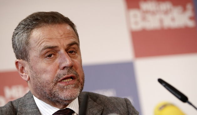 Zagreb, 070110. Predsjednicki kandidat Milan Bandic odrzao je konferencija za novinare u svom izbornom stozeru u Almeriji u Vukovarskoj ulici. Foto: Dragan Matic / Cropix