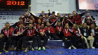 Zagreb, 110910.
Bazen Mladosti na Savi.
29. Europsko prvenstvo u vaterpolu.
Finalna utakmica za pobjednika Europskog prvenstva u vaterpolu  Hrvatska – Italija.
Na slici: proglasenje novog europskog prvaka. 
Foto: Drago Sopta / CROPIX