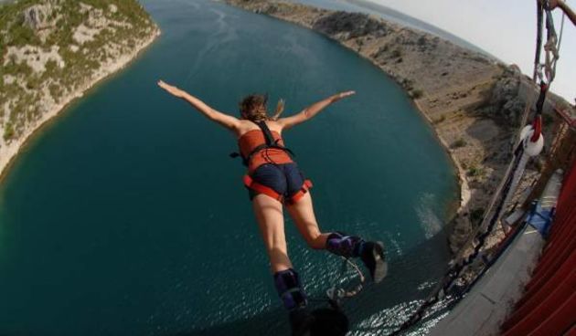 Skokom s Masleničkog mosta za zajedništvo europskih nacija i država, foto: Facebook