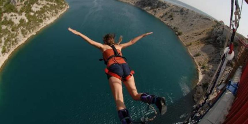 Skokom s Masleničkog mosta za zajedništvo europskih nacija i država, foto: Facebook Skokom s Masleničkog mosta za zajedništvo europskih nacija i država, foto: Facebook