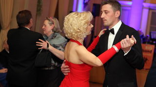 Varazdin, 030212.
U varazdinskom HNK odrzava se 19. Sjajni bal grada Varazdina, koji ugoscuje mnoge poznate uzvanike, od uglednih diplomata, glumaca, gospodarstvenika i politicara.
Pregrst baroknih specijaliteta za ovogodisnji bal spremili su zlatni kuhar Varazdin, 030212.
U varazdinskom HNK odrzava se 19. Sjajni bal grada Varazdina, koji ugoscuje mnoge poznate uzvanike, od uglednih diplomata, glumaca, gospodarstvenika i politicara.
Pregrst baroknih specijaliteta za ovogodisnji bal spremili su zlatni kuhar