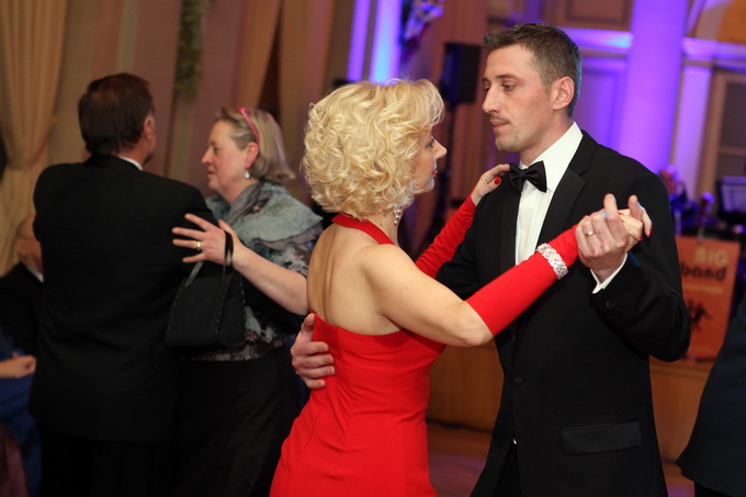 Varazdin, 030212.
U varazdinskom HNK odrzava se 19. Sjajni bal grada Varazdina, koji ugoscuje mnoge poznate uzvanike, od uglednih diplomata, glumaca, gospodarstvenika i politicara.
Pregrst baroknih specijaliteta za ovogodisnji bal spremili su zlatni kuhar Varazdin, 030212.
U varazdinskom HNK odrzava se 19. Sjajni bal grada Varazdina, koji ugoscuje mnoge poznate uzvanike, od uglednih diplomata, glumaca, gospodarstvenika i politicara.
Pregrst baroknih specijaliteta za ovogodisnji bal spremili su zlatni kuhar