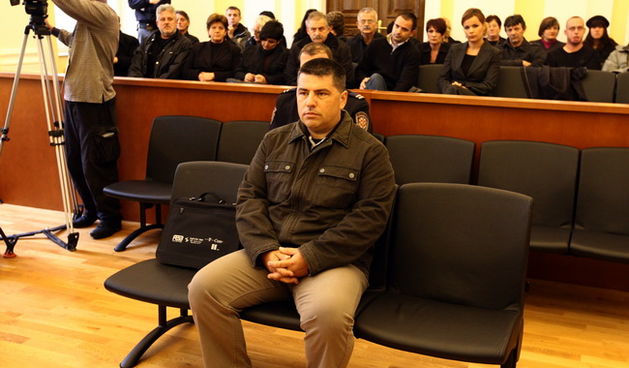 Zadar, 231110.
Zupaniski sud u Zadru.
Pocelo je  sudjenje bivsem sibensko – kninskom zupanijskom vatrogasnom zapovjedniku Drazenu Slavici u slucaju tragedije na Kornatu.
Na fotografiji: Drazen Slavica.
Foto: Vladimir Ivanov / CROPIX