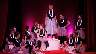 Igrajmo se: Zabranjeno mlađima od 15 strana A