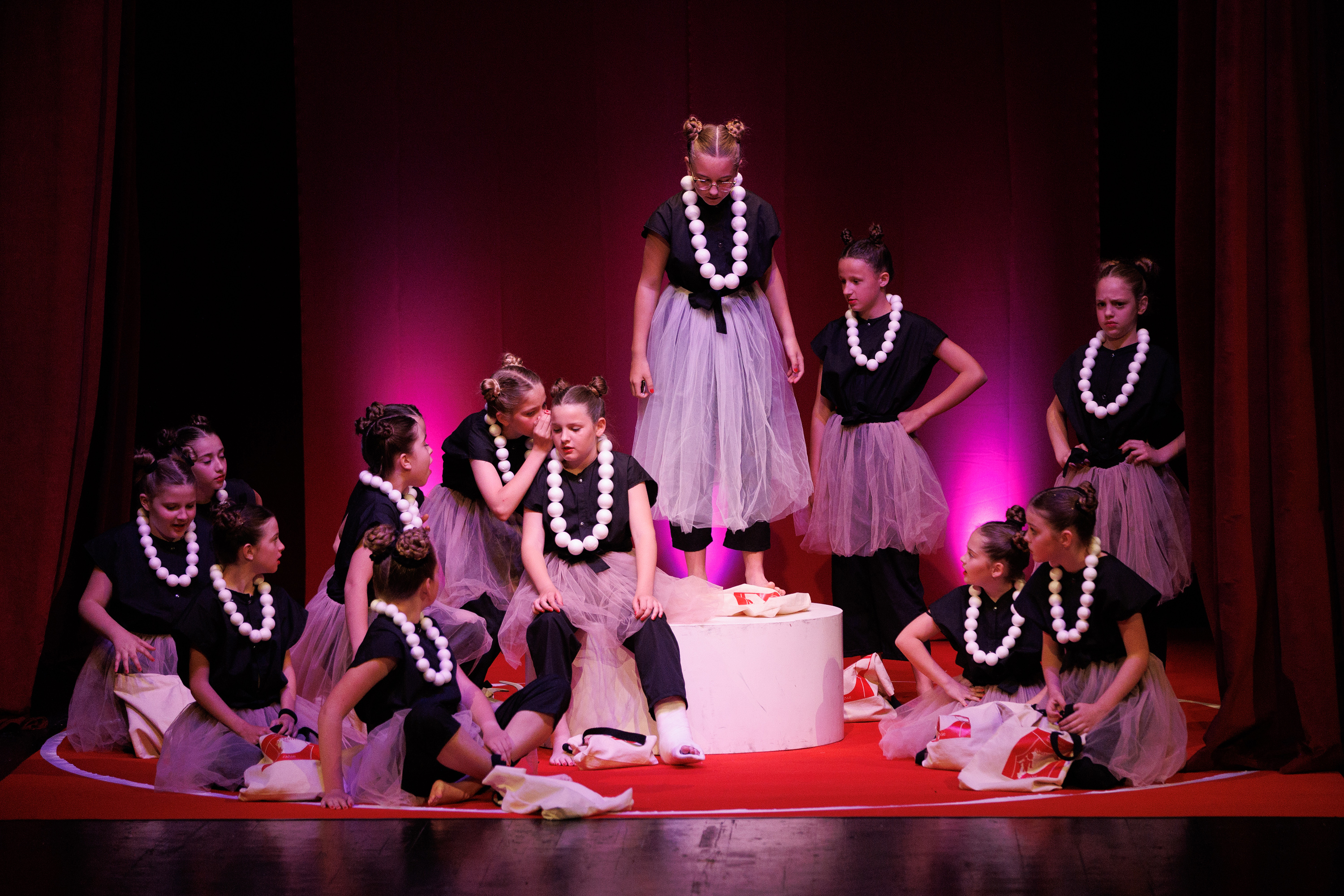 Igrajmo se: Zabranjeno mlađima od 15 strana A