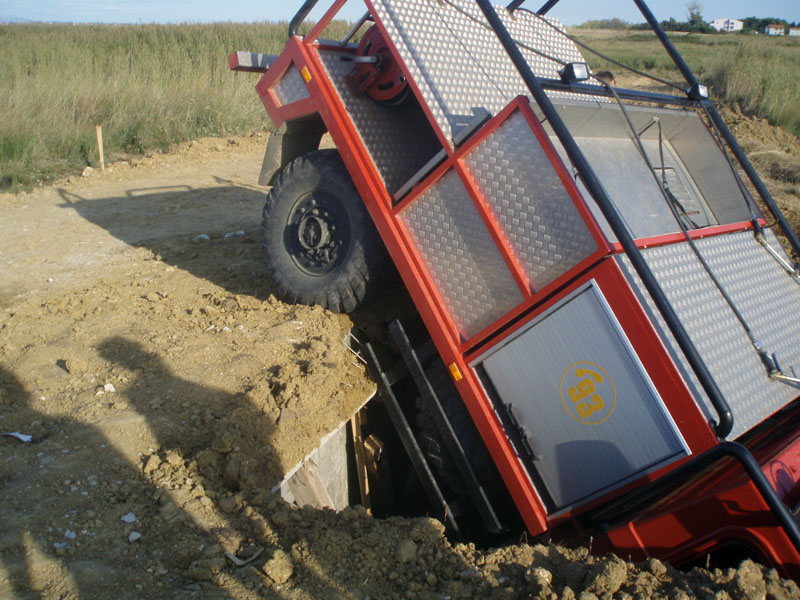 Sabunike: Vatrogasno vozilo u jami