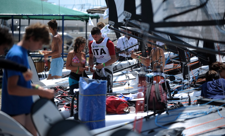 Zadar, 080711.
Svjetsko juniorsko prvenstvo u jedrenju 07.-15.srpnja 2011.
ISAF 2011.
U organizaciji jedrlicarskog kluba Uskok iz Zadra odrzava se svjetsko juniorsko prvenstvo u jedrenju za klase SL 16, 420, 29er, Laser i RS-X. Na prvenstvu se natjece 350 Zadar, 080711.
Svjetsko juniorsko prvenstvo u jedrenju 07.-15.srpnja 2011.
ISAF 2011.
U organizaciji jedrlicarskog kluba Uskok iz Zadra odrzava se svjetsko juniorsko prvenstvo u jedrenju za klase SL 16, 420, 29er, Laser i RS-X. Na prvenstvu se natjece 350