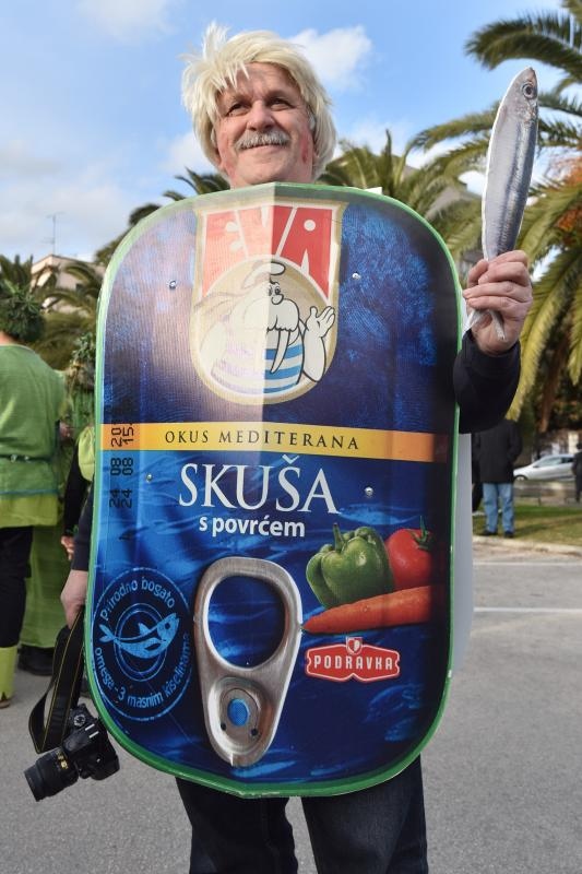 Karnevalska povorka krenula je s Branimirove obale prema Poluotoku. Photo: Dino Stanin/PIXSELL