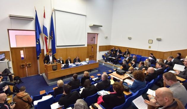 Zadar – Sjednica Gradskog vijeca Grada Zadra. Gradonacelnik Bozidar Kalmeta i zamjenik Zvonimir Vrancic. Reno Sinovcic. Joso Nekic. Danijel Kasap.Photo: Dino Stanin/PIXSELL