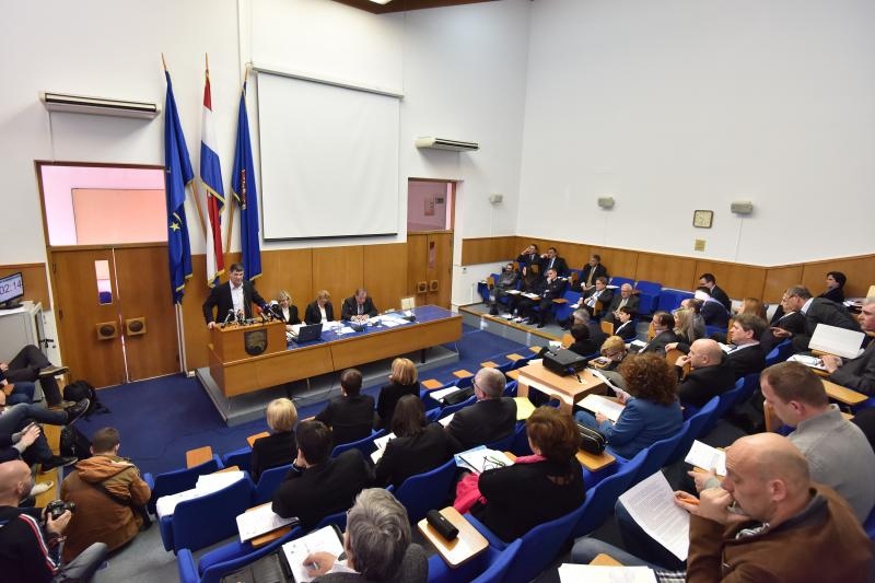 Zadar – Sjednica Gradskog vijeca Grada Zadra. Gradonacelnik Bozidar Kalmeta i zamjenik Zvonimir Vrancic. Reno Sinovcic. Joso Nekic. Danijel Kasap.Photo: Dino Stanin/PIXSELL