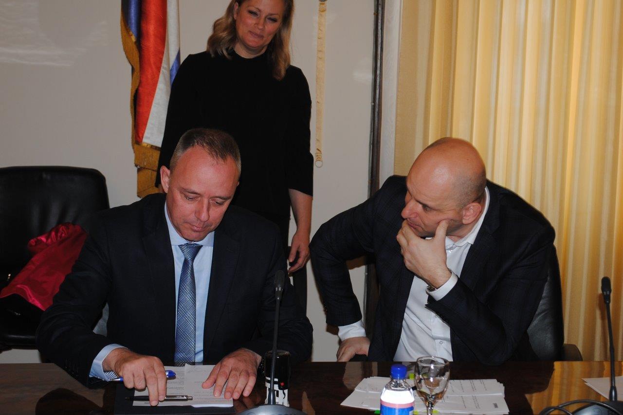 Ministar Tolušić potpisao ugovore za sanaciju šteta od poplave Ministar Tolušić potpisao ugovore za sanaciju šteta od poplave