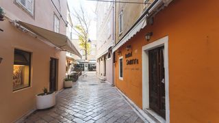 Zatvorene butige i poluprazan zadarski Poluotok Zatvorene butige i poluprazan zadarski Poluotok