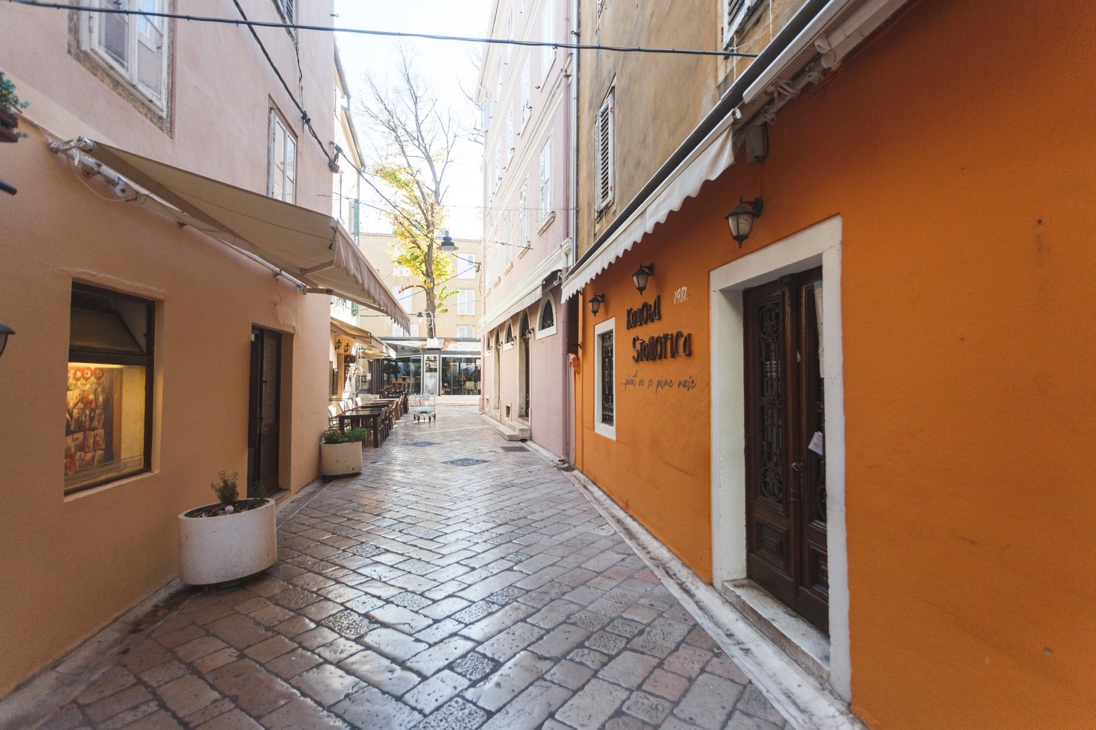 Zatvorene butige i poluprazan zadarski Poluotok Zatvorene butige i poluprazan zadarski Poluotok