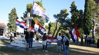 Koracima nade u istinu