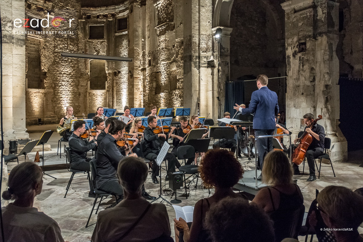 59. Glazbene večeri u sv. Donatu: Orkestar Epoque i gitarist Krešimir Bedek @ Crkva sv. Nikole