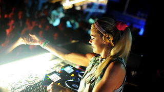 Zrće: Nicci Belucci u Aquariusu by G. Telak