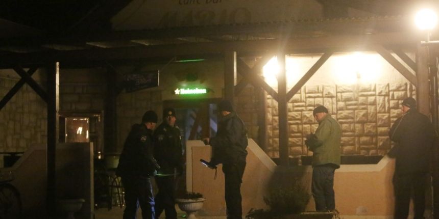 U sukobu vise nepoznatih osoba ispred kafica Boom u Belajskim poljicama smrtno je stradao 50-godisnji muskarac iz Belaja. Policijski ocevid na mjestu tragedije. Photo: Kristina Stedul Fabac/PIXSELL U sukobu vise nepoznatih osoba ispred kafica Boom u Belajskim poljicama smrtno je stradao 50-godisnji muskarac iz Belaja. Policijski ocevid na mjestu tragedije. Photo: Kristina Stedul Fabac/PIXSELL