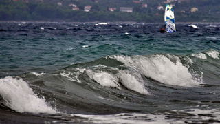 Kiteri i surferi uživali u jakom jugu
