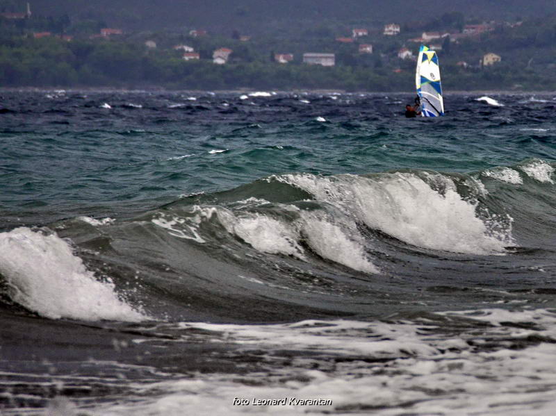 Kiteri i surferi uživali u jakom jugu