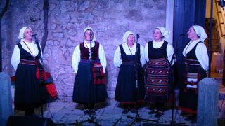 U subotu, 16. srpnja, na Kaštelu Benković u Benkovcu, u sklopu Benkovačkog kulturnog ljeta održan je “9. Etno festival – Benkovac 2016.” U subotu, 16. srpnja, na Kaštelu Benković u Benkovcu, u sklopu Benkovačkog kulturnog ljeta održan je “9. Etno festival – Benkovac 2016.”