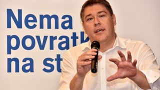 Boris Lalovac sudjelovao je na SDP-ovoj predizbornoj tribini u hotelu Kolovare te je odgovarao na pitanja okupljenih građana, Foto: Dino Stanin/PIXSELL Boris Lalovac sudjelovao je na SDP-ovoj predizbornoj tribini u hotelu Kolovare te je odgovarao na pitanja okupljenih građana, Foto: Dino Stanin/PIXSELL