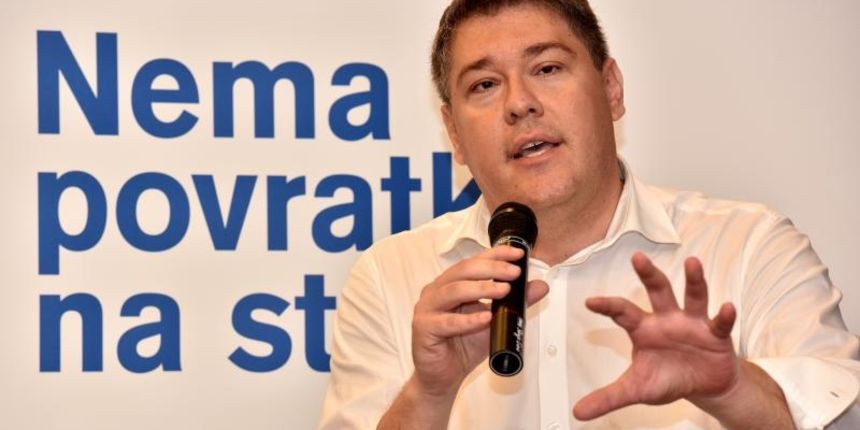 Boris Lalovac sudjelovao je na SDP-ovoj predizbornoj tribini u hotelu Kolovare te je odgovarao na pitanja okupljenih građana, Foto: Dino Stanin/PIXSELL