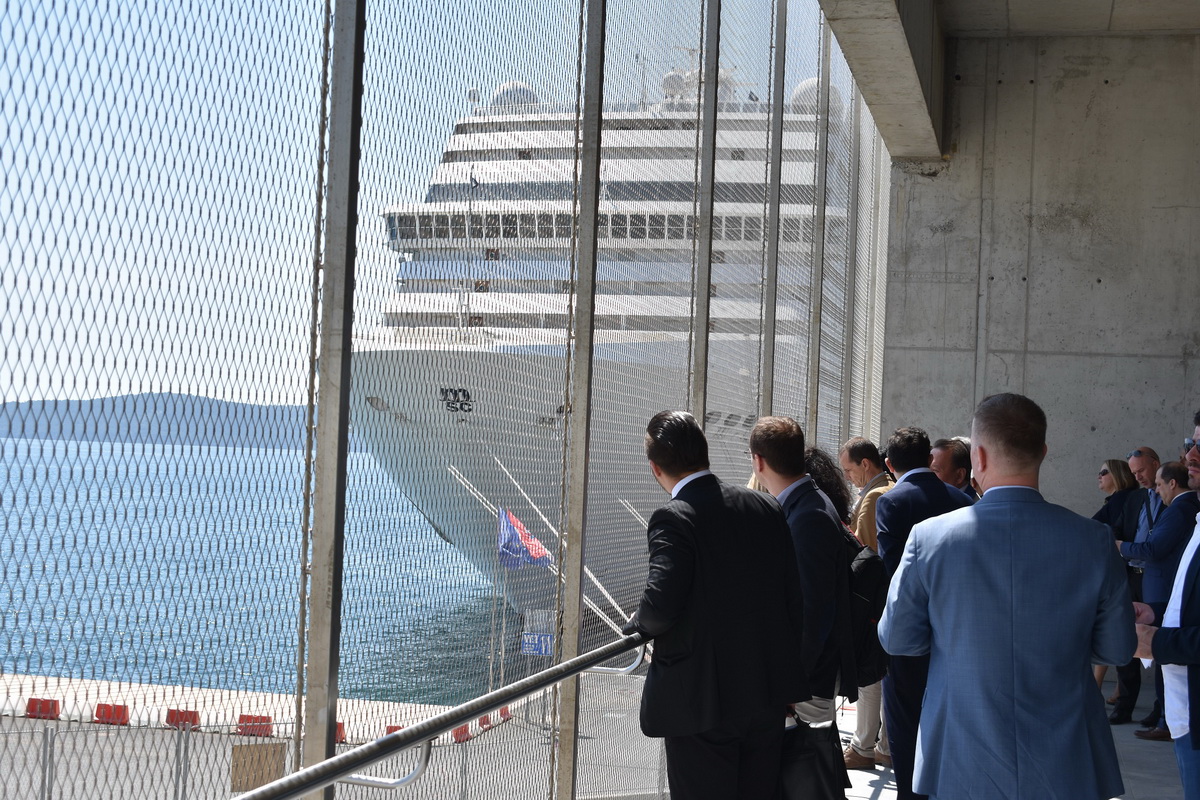 Predstavnici dvadesetak stranih veleposlanstva u posjetu Zadarskoj županiji Predstavnici dvadesetak stranih veleposlanstva u posjetu Zadarskoj županiji