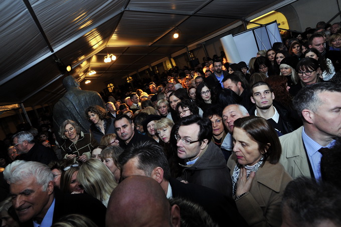 Zagreb, 230313.
Otvorenje izlozbe ‘Remek-djela iz Muzeja Picasso, Pariz’ u Klovicevim dvorima. Izlozba ce biti otvorena do 7. srpnja, a posjetitelji ce moci vidjeti 56 slika i skulptura najslavnijeg majstora 20. stoljeca., osnivaca kubizma, slikara, kip Zagreb, 230313.
Otvorenje izlozbe ‘Remek-djela iz Muzeja Picasso, Pariz’ u Klovicevim dvorima. Izlozba ce biti otvorena do 7. srpnja, a posjetitelji ce moci vidjeti 56 slika i skulptura najslavnijeg majstora 20. stoljeca., osnivaca kubizma, slikara, kip