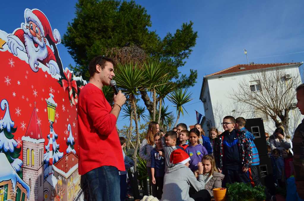 Vir: Druženje virske djece sa Svetim Nikolom Vir: Druženje virske djece sa Svetim Nikolom