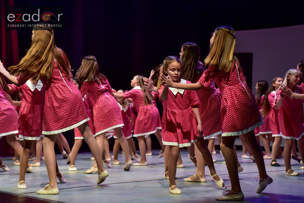 Predstava “Odgojoj” Plesne udruge Gesta u HNK Zadar