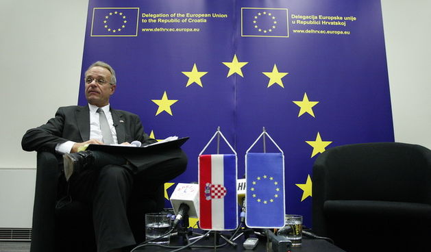 Zagreb, 101110.
Sjediste Delegacije EU.
Konferencija za novinare Paula Vandorena, sefa Delegacije EU-a u Hrvatskoj u povodu objavljivanja Izvjesca o napretku Hrvatske u priblizavanju Europskoj uniji.
Foto: Davor Pongracic / CROPIX