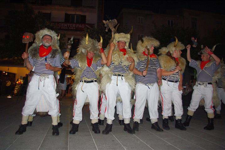 Paški ljetni karneval