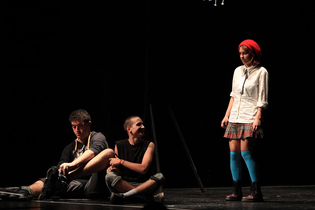 U suradnji HNK Zadar i Kazališne udruge “Igrajmo se” premijerno je izvedena predstava “Sasvim sam popubertetio” u režiji Žane Bumber. foto: Iva Perinčić U suradnji HNK Zadar i Kazališne udruge “Igrajmo se” premijerno je izvedena predstava “Sasvim sam popubertetio” u režiji Žane Bumber. foto: Iva Perinčić