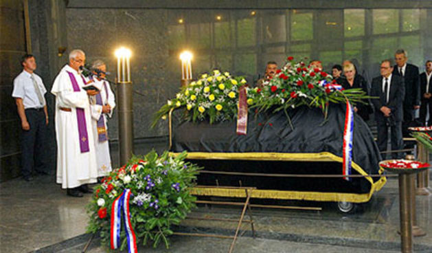 Fra Vjekoslav Lasić na pogrebu Dinka Šakića