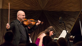 Romantizam iznad svega naziv je koncerta koji je održan u Kneževoj palači a nastupili su Erez Ofer, violina i Elisaveta Blumina, klavir