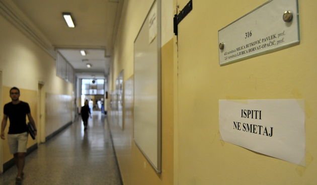 Zagreb, 230511.
X Gimnazija Drzavna matura i anketa medju ucenicima.
Foto: Bruno Konjevic / CROPIX