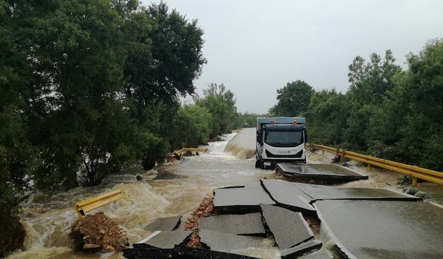 Uništena cesta Zadar-Ražanac, između Poljica i Mazije
