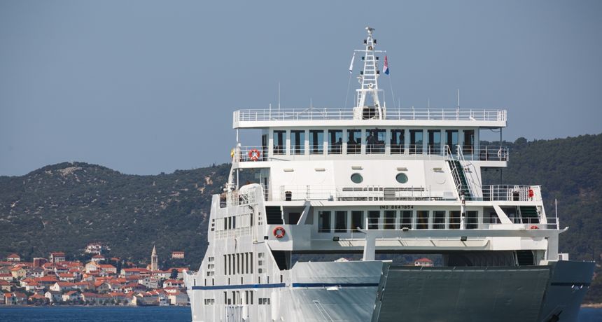 Na liniji Zadar – Preko plovi novi Jadrolinijin trajekt Ugljan