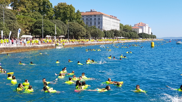 Sasvim osoban doživljaj – 10. dm Millennium Jump sa zadarske rive. Foto: Mladen Malik Barba Sasvim osoban doživljaj – 10. dm Millennium Jump sa zadarske rive. Foto: Mladen Malik Barba