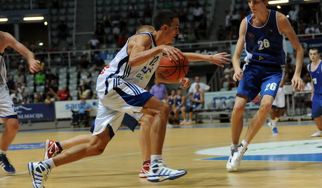 Zadar, 290812.Dvorana Kresimira Cosica na Visnjiku.Pripremna utakmica KK Zadar sa KK Samara iz Rusije.Na fotografiji: Ivan Batur (12).Foto: Luka Gerlanc / CROPIX