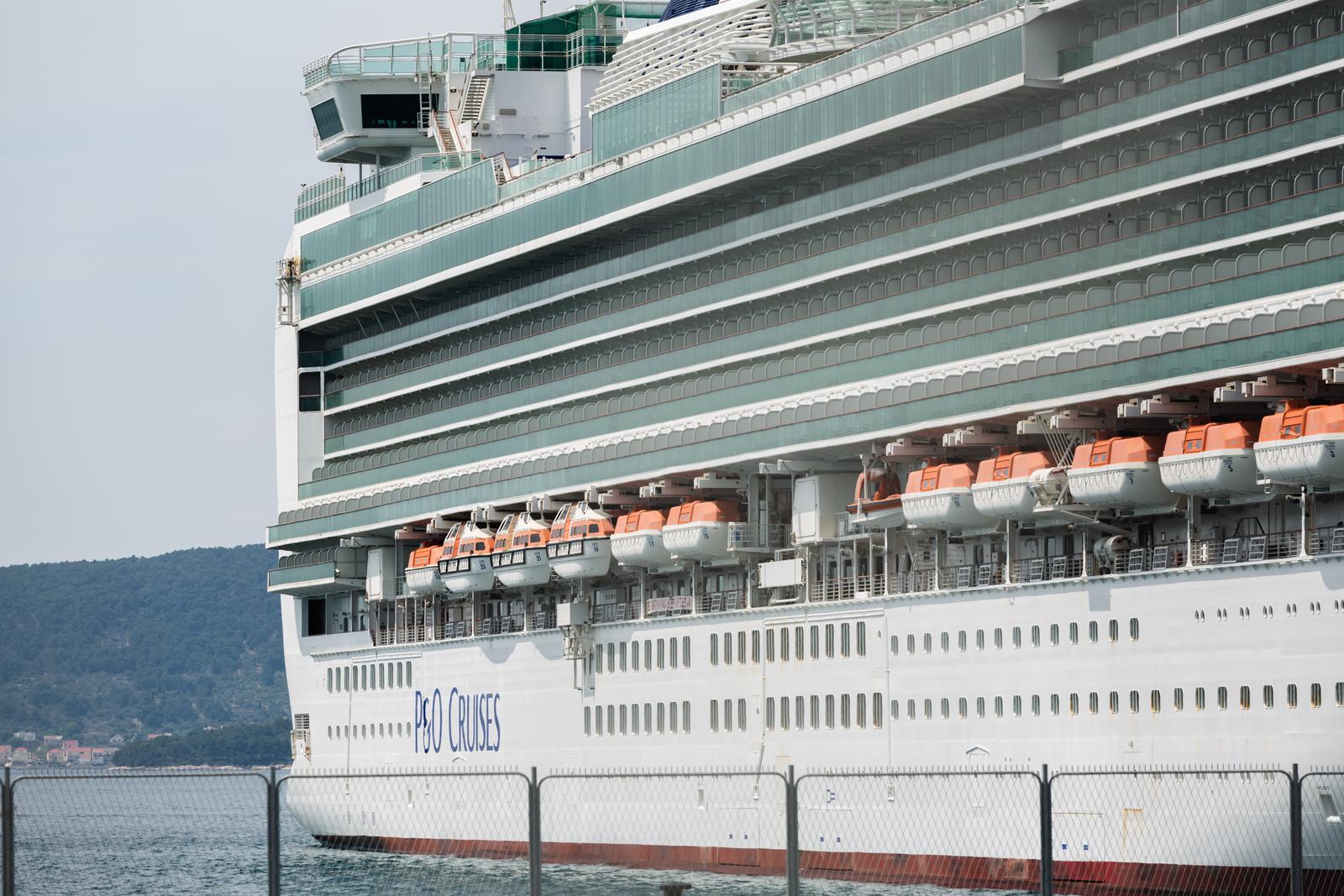 Zadar: Jutros u Gaženicu uplovio kruzer Azura Zadar: Jutros u Gaženicu uplovio kruzer Azura