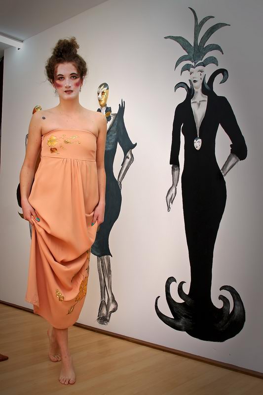 2000 kn; Haljinu dizajnira Klara Dedić: rukom oslikana svila bez šablone (foto: Marin Gospić)