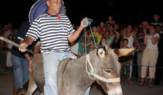 Sukosan: 40. Trka tovarov “Memorijal kenje Vijole” i 6. Noc svicarenja 8. kolovoza 2010.